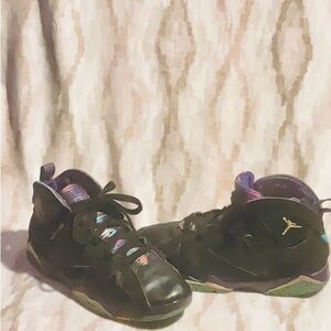 KIDS AIR JORDANS RETRO BLACK/MULTICOLOR SIZE 3!